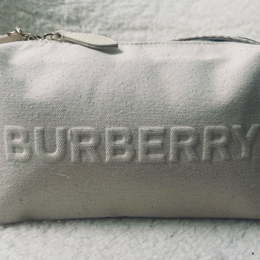 Burberry Upcycled Beauty Canvas to Crossbody Bag with Doggy Charm - Picture 4 of 8